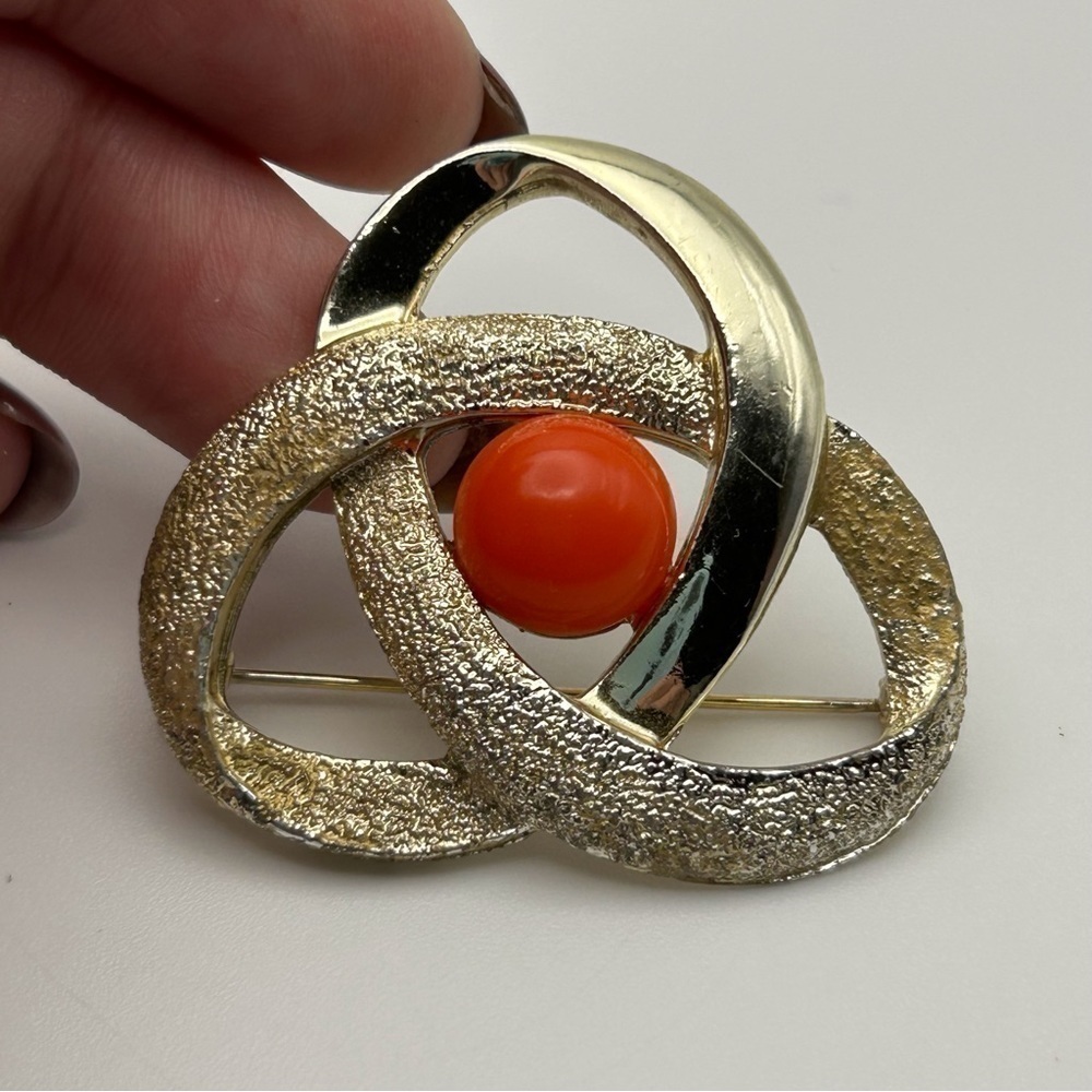 Vintage Sarah Coventry Gold Tone Orbit Layered Brooch with Coral Center Bead